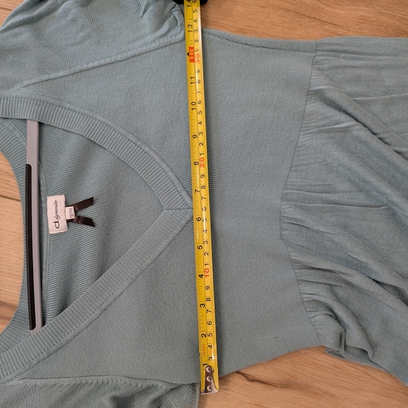 Dynamite Light Green V-Neck Top – US XS - Picture 4 of 6